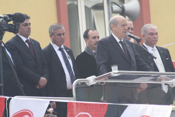 MHP LİDERi DEVLET BAHÇELİ AKHİSARLILAR İLE BULUŞTU